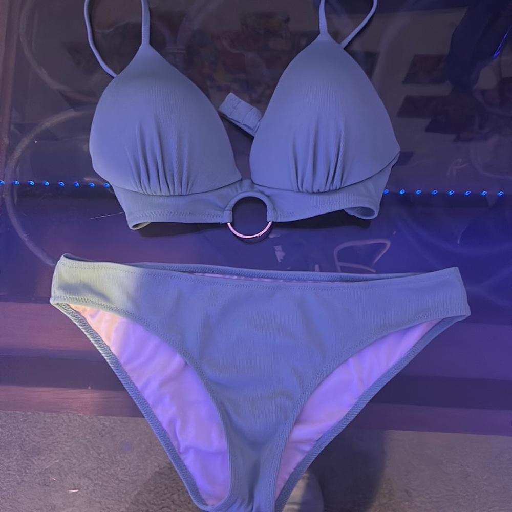 It’s been worn like twice, top size is 34b bottoms size is medium.